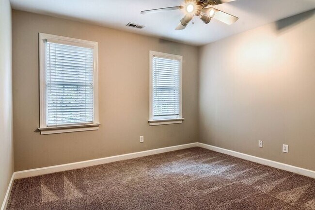 Building Photo - 2320 Primrose Valley Ct