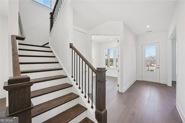 Building Photo - 2815 Medford Dr