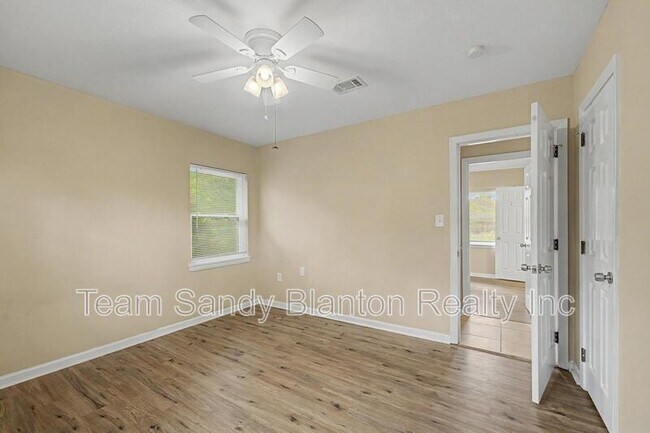 Building Photo - 560 N 72nd Ave