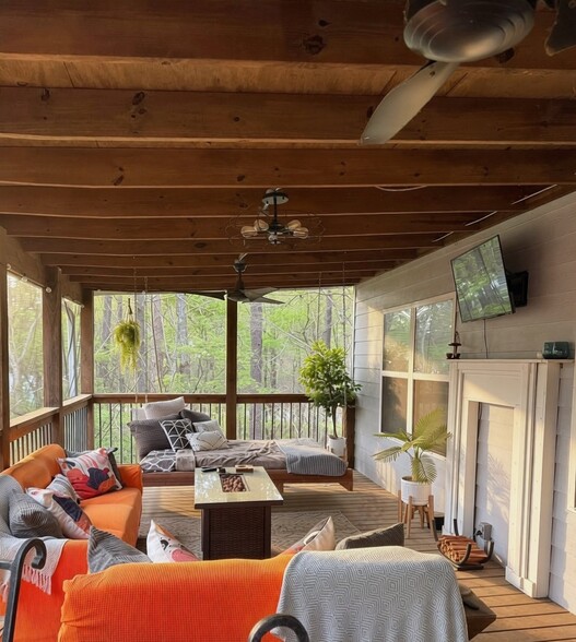 Building Photo - 241 S Chattahoochee Dr