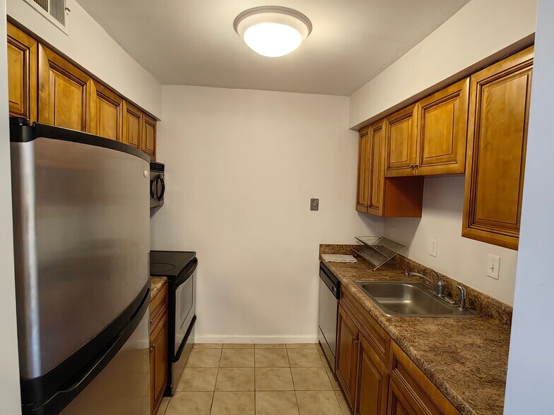 Kitchen - 1150 Collier Rd NW