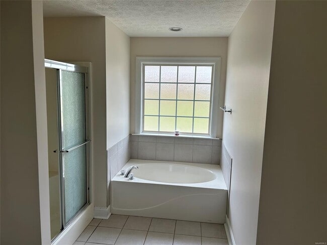 Building Photo - 608 River Birch Dr