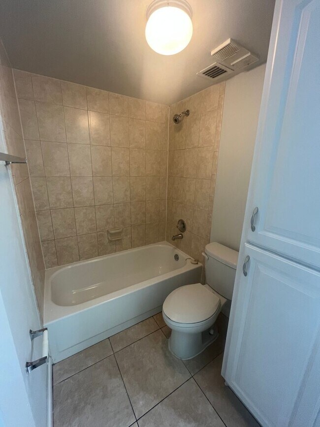 Building Photo - ONE BEDROOM ONE BATHROOM! WATERFRONT COMMU...