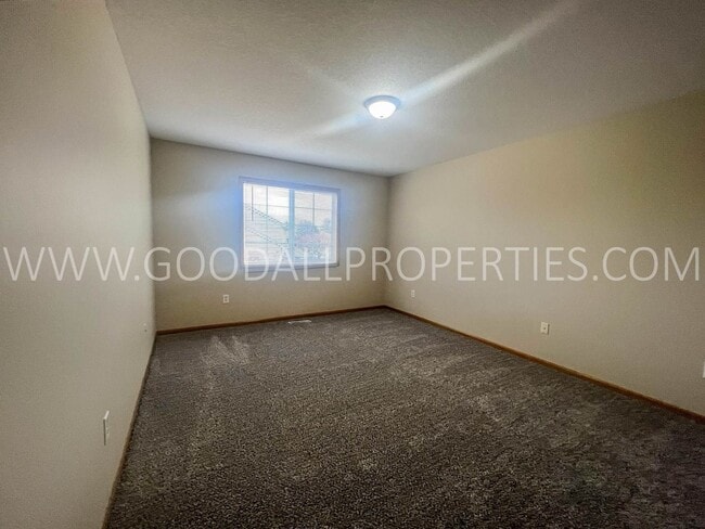 Building Photo - Wonderful 2 Bedroom, 2 Bath Townhome in Norwalk