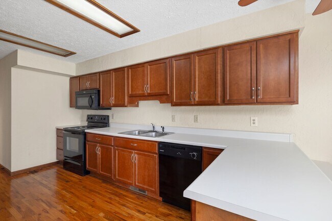 Building Photo - S1005-MF2
