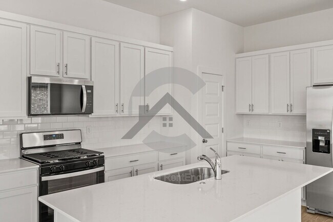 Building Photo - 621 Riley Ln