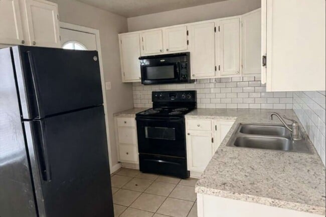 Building Photo - 435 S Beech St