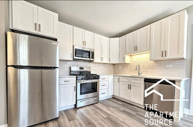 Building Photo - 3939 N Janssen Ave