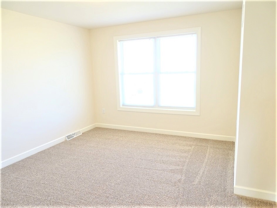 Building Photo - 1395 Fieldstone Dr