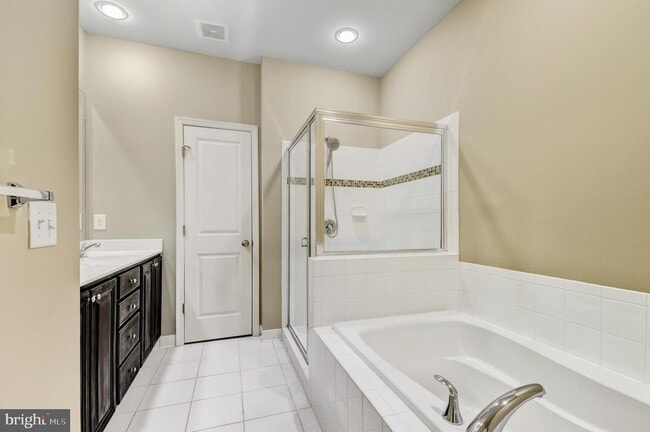 Building Photo - 9851 Garden Ranges