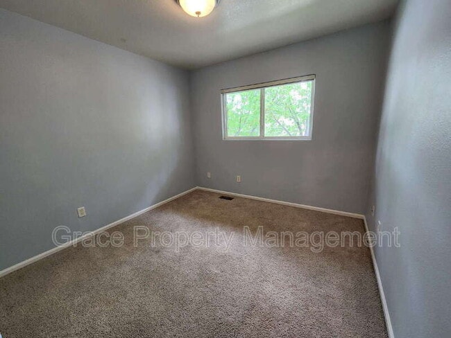 Building Photo - 1601 Great Western Dr