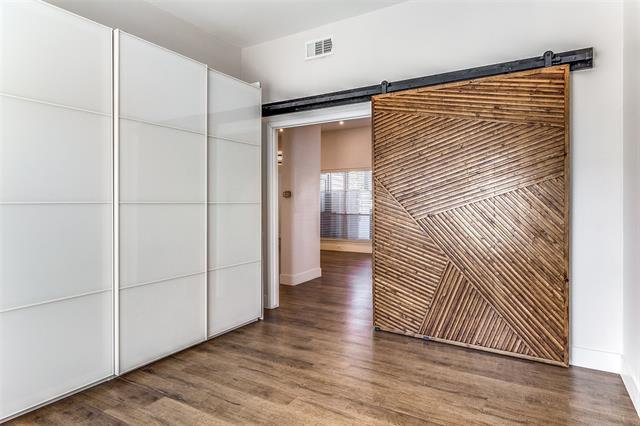 Building Photo - 10403 High Hollows Dr