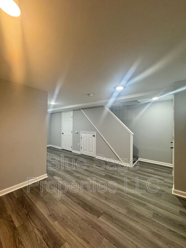Building Photo - 398 Westmont Dr