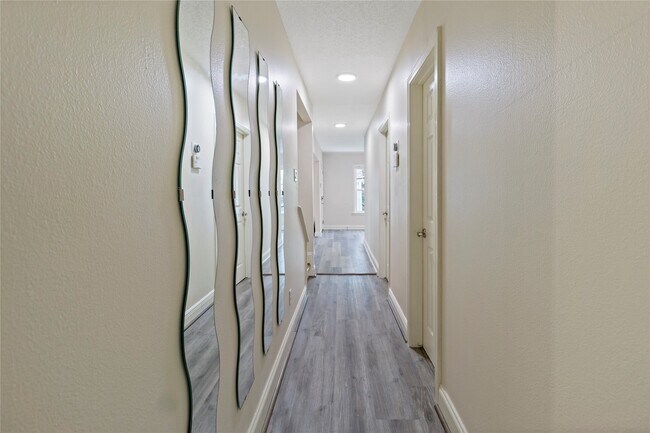 Building Photo - 2530 Wordsworth St