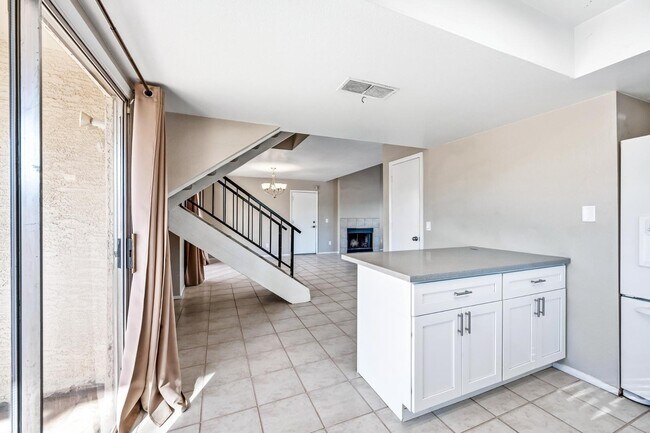 Building Photo - 860 S Rio Dr