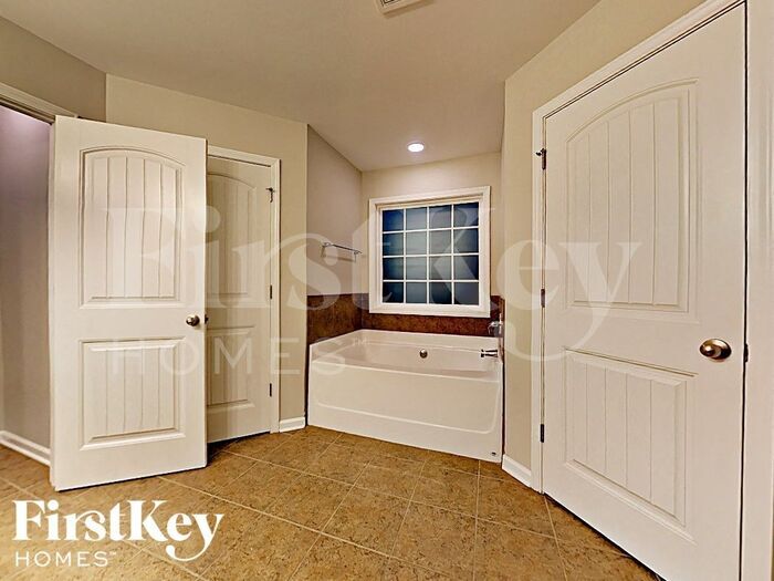 Building Photo - 7 Abington Ln