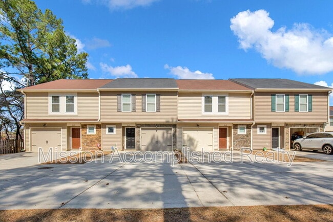 Building Photo - 2644 Middle Br Bnd