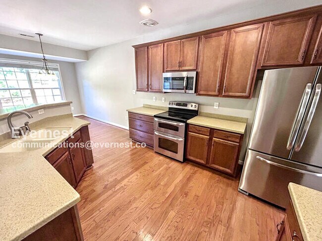 Building Photo - Beautiful 3-Bedroom Home with Garage / Pet...