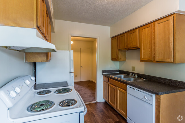 3 BR, 2 BA - 1350 SF - Kitchen - The Vue at Claudette Townhomes & Apartments