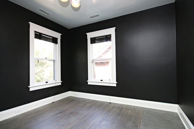 Building Photo - Historic North Downtown Residence with Modern Updates and Prime Location