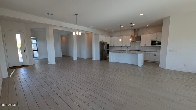 Building Photo - 9414 S 7th Pl
