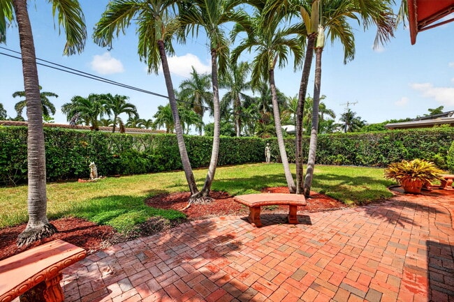 Building Photo - 2060 Tropic Isle