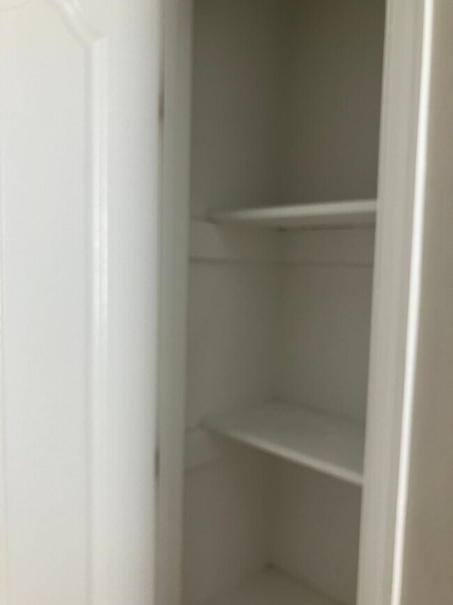 Building Photo - Three Bedroom Condo - Centrally Located Suffolk!