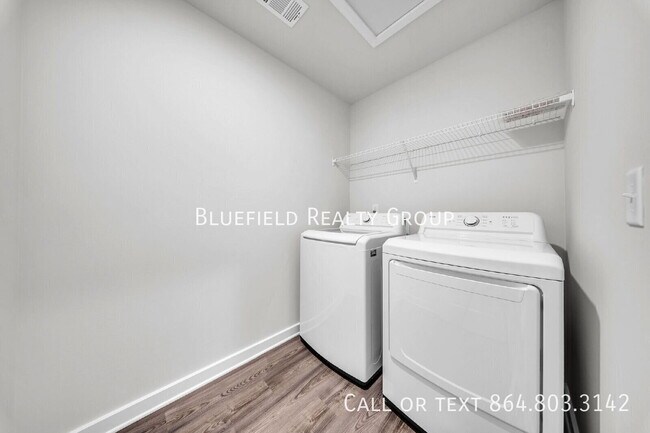 Building Photo - 161 Davis Dr