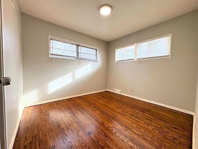 Building Photo - Charming Mid-Century Home with Basement and Fenced Backyard!