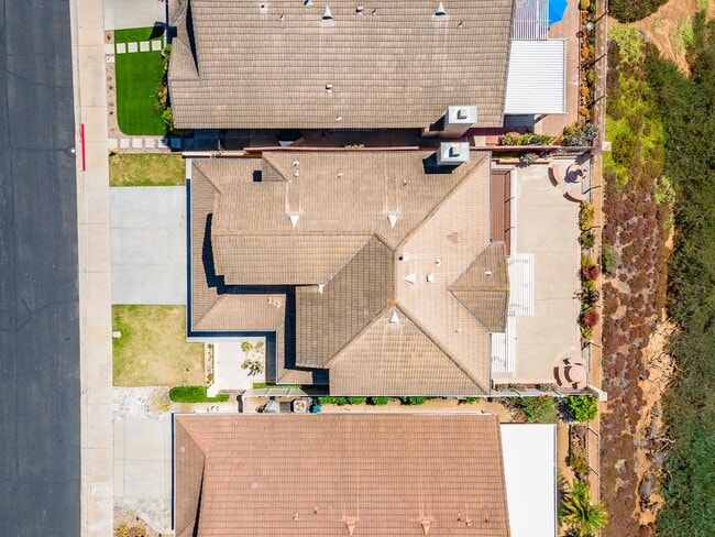 Building Photo - 4 Bedroom View Home in Emerald Heights | 3-Car Garage | Guard Gated Community