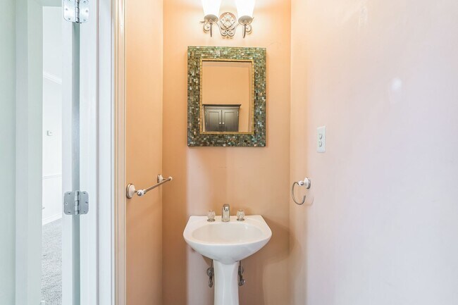 Building Photo - Gorgeous 3-Bedroom Townhome in East Norriton!