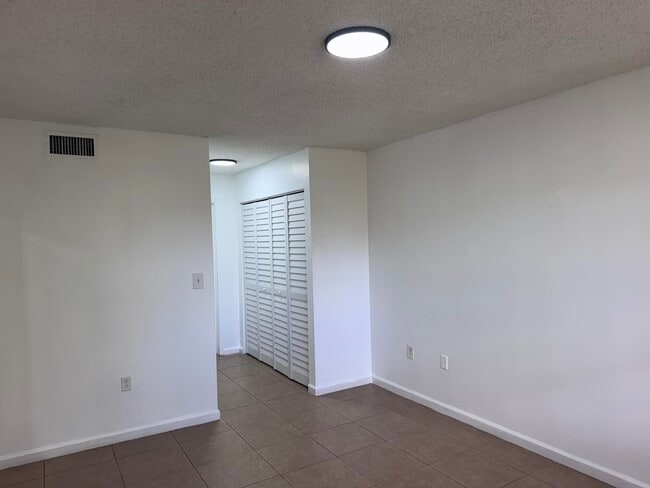 Building Photo - 9968 Nob Hill Ln