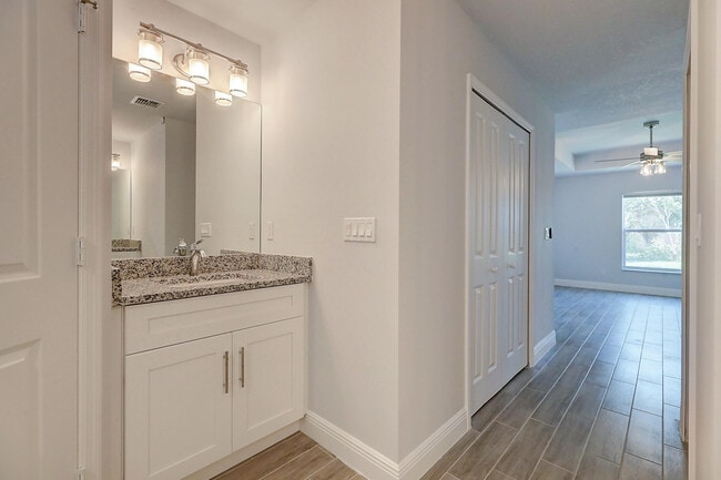 Building Photo - 2352 SW Plum Ct