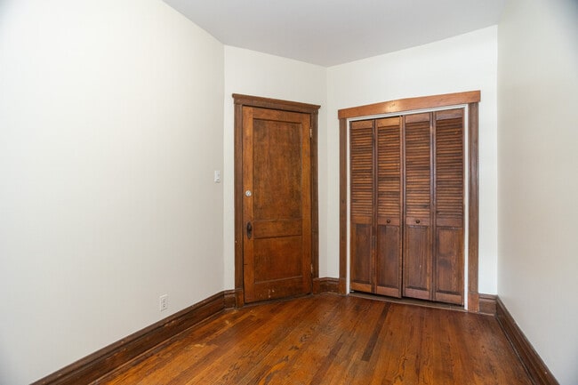 Building Photo - 1451 W Thome Ave