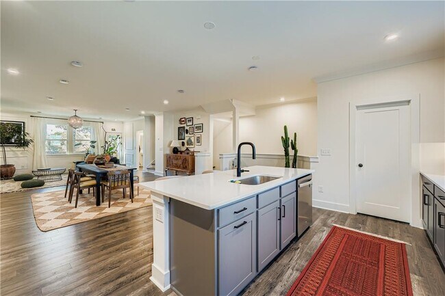 Building Photo - 568 Avondale Pk Cir