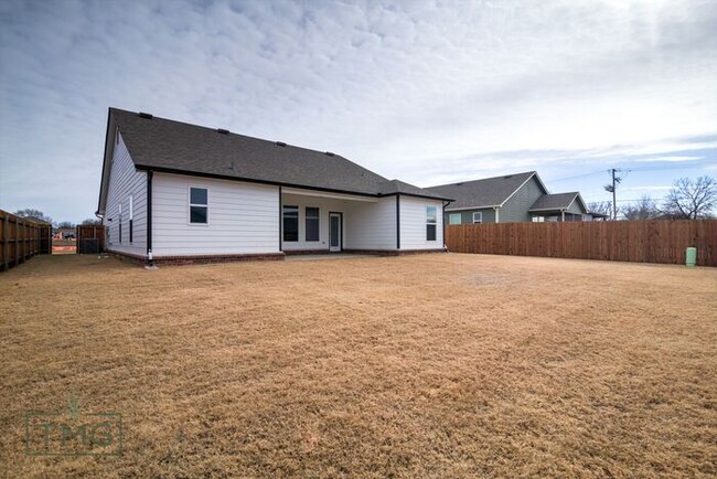 Building Photo - Owasso Dream Home! New Construction! Encla...