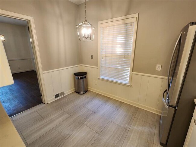 Building Photo - 65 Clarendon Ave