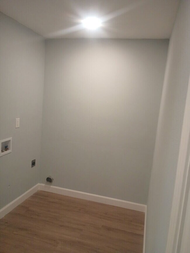 Building Photo - 1105 N 50th Ave