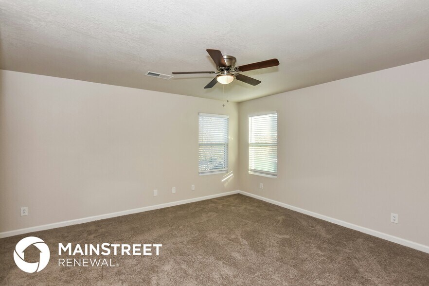 Building Photo - 3102 Lakeland Dr SW