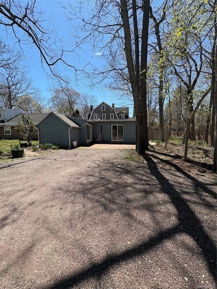 Building Photo - 134 Montauk Hwy