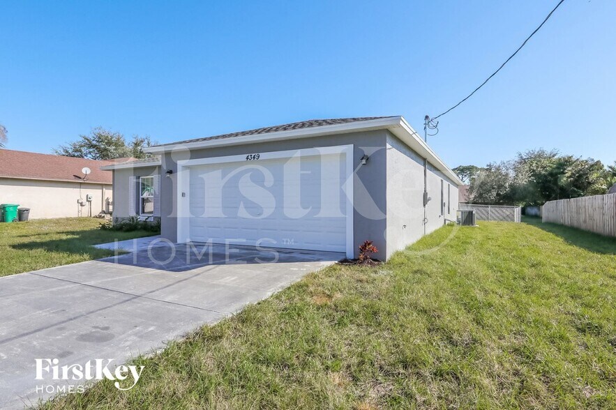 Building Photo - 4349 SW Gagnon Rd