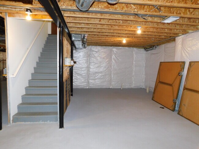 Building Photo - 4251 Lilac Ln