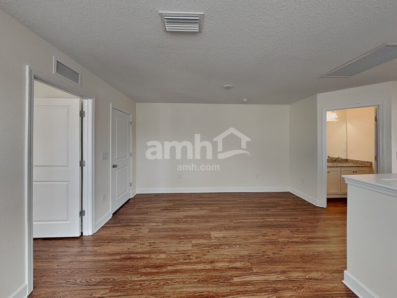 Building Photo - 524 Pine Terrace Dr