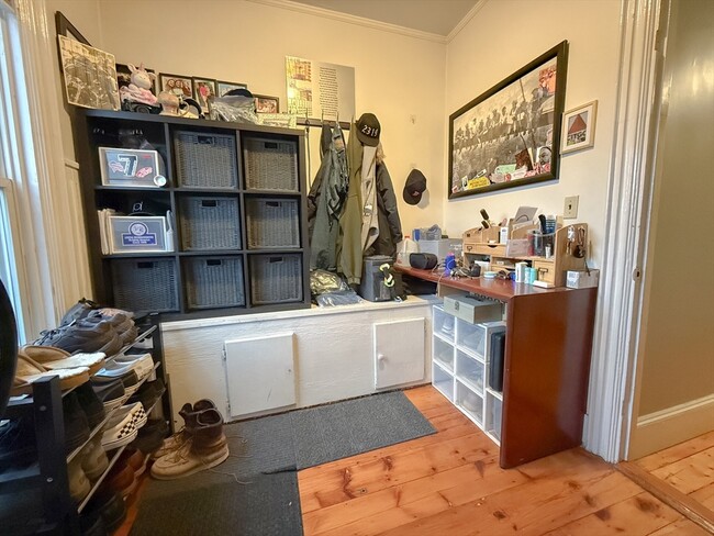 Building Photo - 173 Elm St