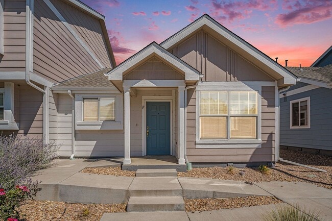 Building Photo - AVAILABLE NOW!  Close to the Airport?? and...