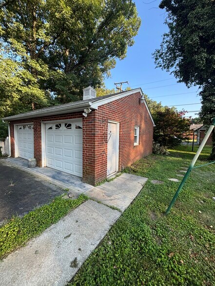Detached Garage - 2925 Stanwix Ln