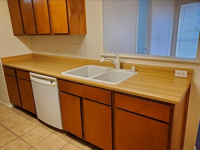 Building Photo - 1109 Hyridge St