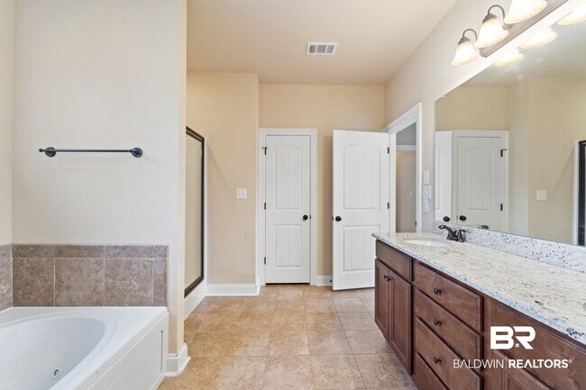 Building Photo - 782 Serpentine Dr