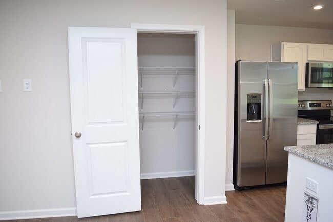Building Photo - Modern 3-Bedroom Townhouse with Garage & P...