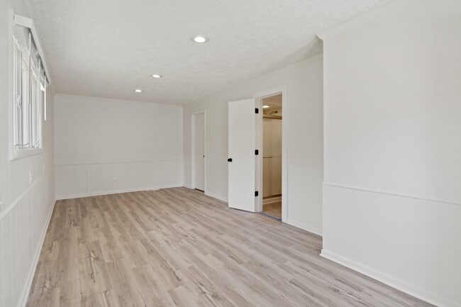 Building Photo - 4321 W Whiteland Rd